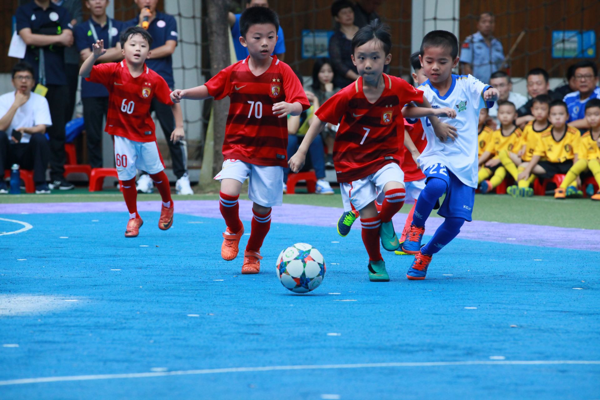 浓眉：我和欧文关系很亲密，迫不及待地想看到他真正回归球队（浓眉：与欧文交情深厚，盼他尽快全面回归球队）