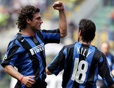 梅西特别金色签名款F50鞋将于夏季发布，引领2026世界杯潮流（梅西专属金色签名F50今夏发布，领衔2026世界杯新风尚）