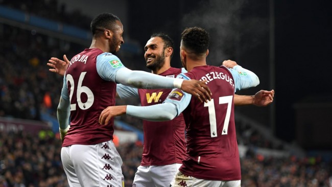 远在迈阿密心系罗马，托蒂和坎德拉用手机观看老东家焦点大战（身在迈阿密仍牵挂罗马，托蒂与坎德拉用手机观看老东家焦点战）