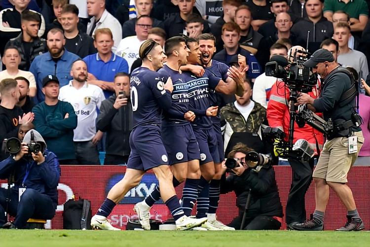 科贝记者：孔德与弗里克进行交流，表达自己想要踢中卫的愿望（科贝电台：孔德已与弗里克沟通，明确希望出任中卫）