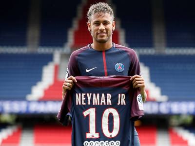 翟晓川三分5中4轰21分7板，创过去4年得分新高（翟晓川三分5投4中砍21分7板，刷新近四年个人得分新高）