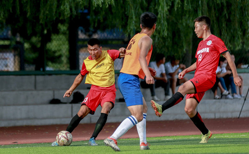 VAR准确地因姆巴佩的手球取消了皇马的一个进球