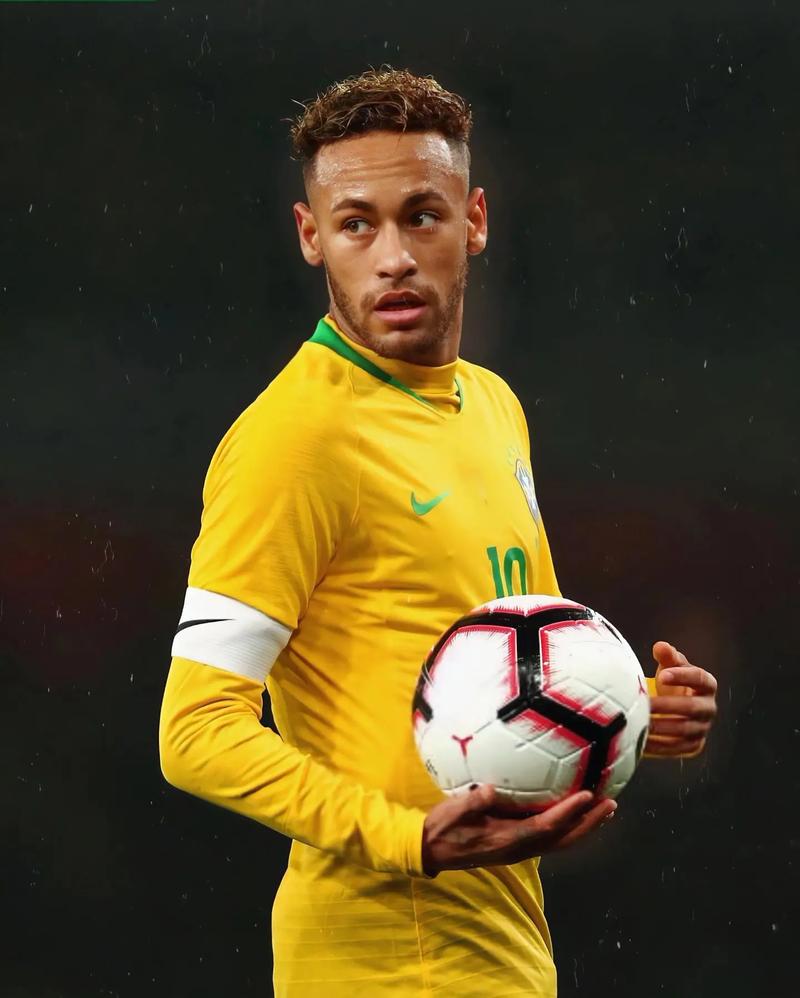 意甲第十四轮：萨索洛3-1逆转佛罗伦萨，紫百合陷入困境（意甲第14轮：萨索洛3-1上演逆转，佛罗伦萨陷入低迷）